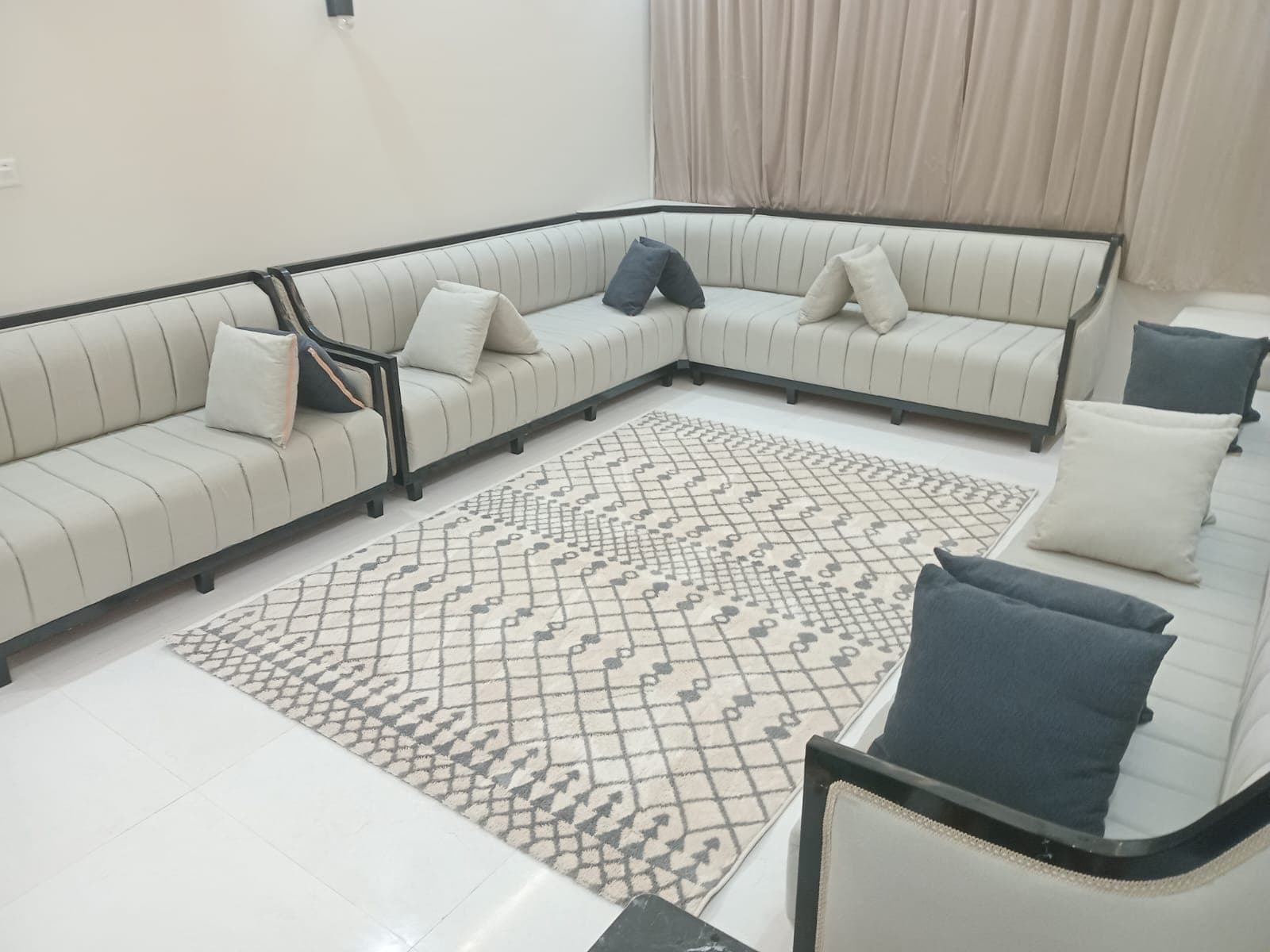 تنظيف المجالس والفرشات بالبخار في جدة – تعقيم عميق بدون مواد كيميائية